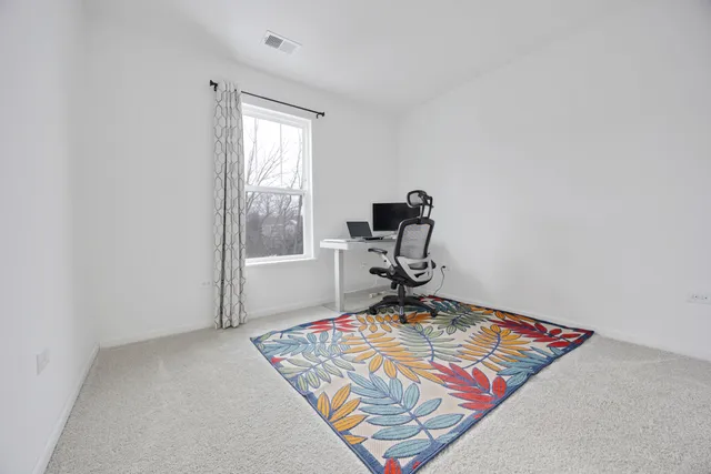 $3,095 | 620 Wolverine Drive, Aurora, IL 60502