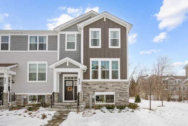 $3,095 | 620 Wolverine Drive, Aurora, IL 60502