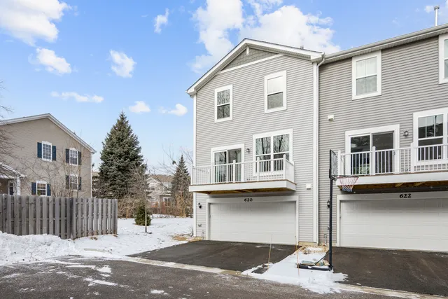 $3,095 | 620 Wolverine Drive, Aurora, IL 60502