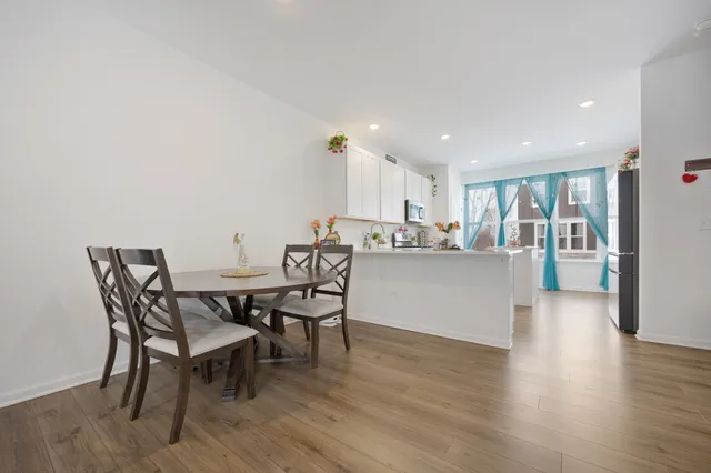 $3,095 | 620 Wolverine Drive, Aurora, IL 60502