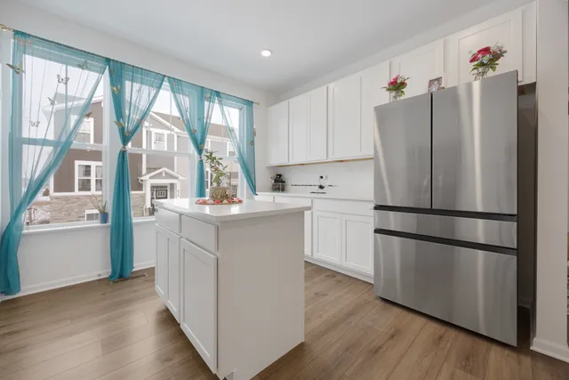 $3,095 | 620 Wolverine Drive, Aurora, IL 60502