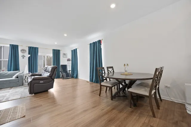 $3,095 | 620 Wolverine Drive, Aurora, IL 60502