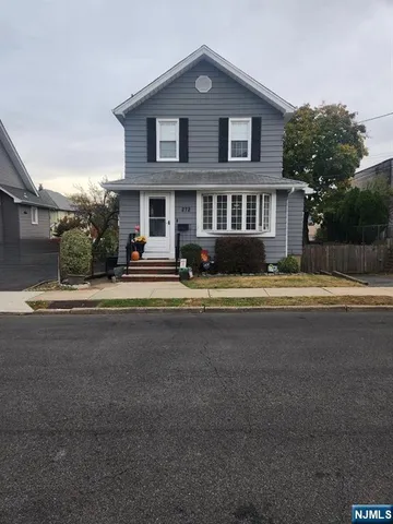 $1,700 | 272 Castle Terrace, Lyndhurst, NJ 07071