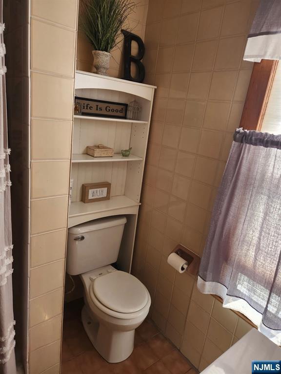 272 Castle Terrace Lyndhurst, NJ 07071 - Photo 9 of 10