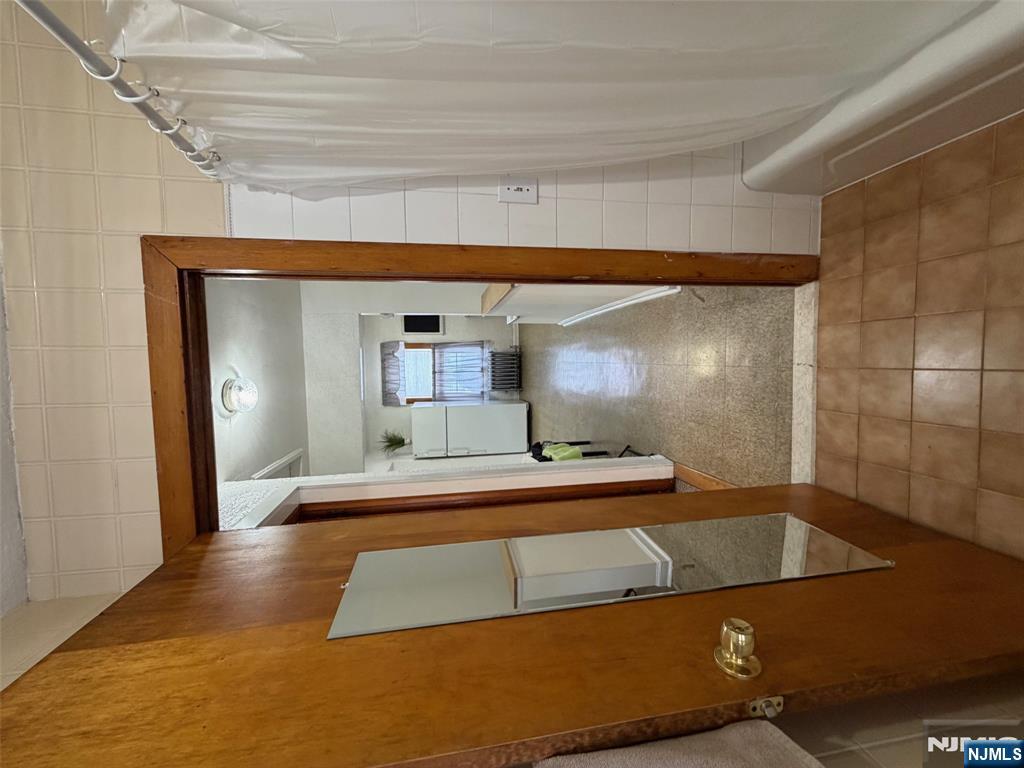 272 Castle Terrace Lyndhurst, NJ 07071 - Photo 10 of 10