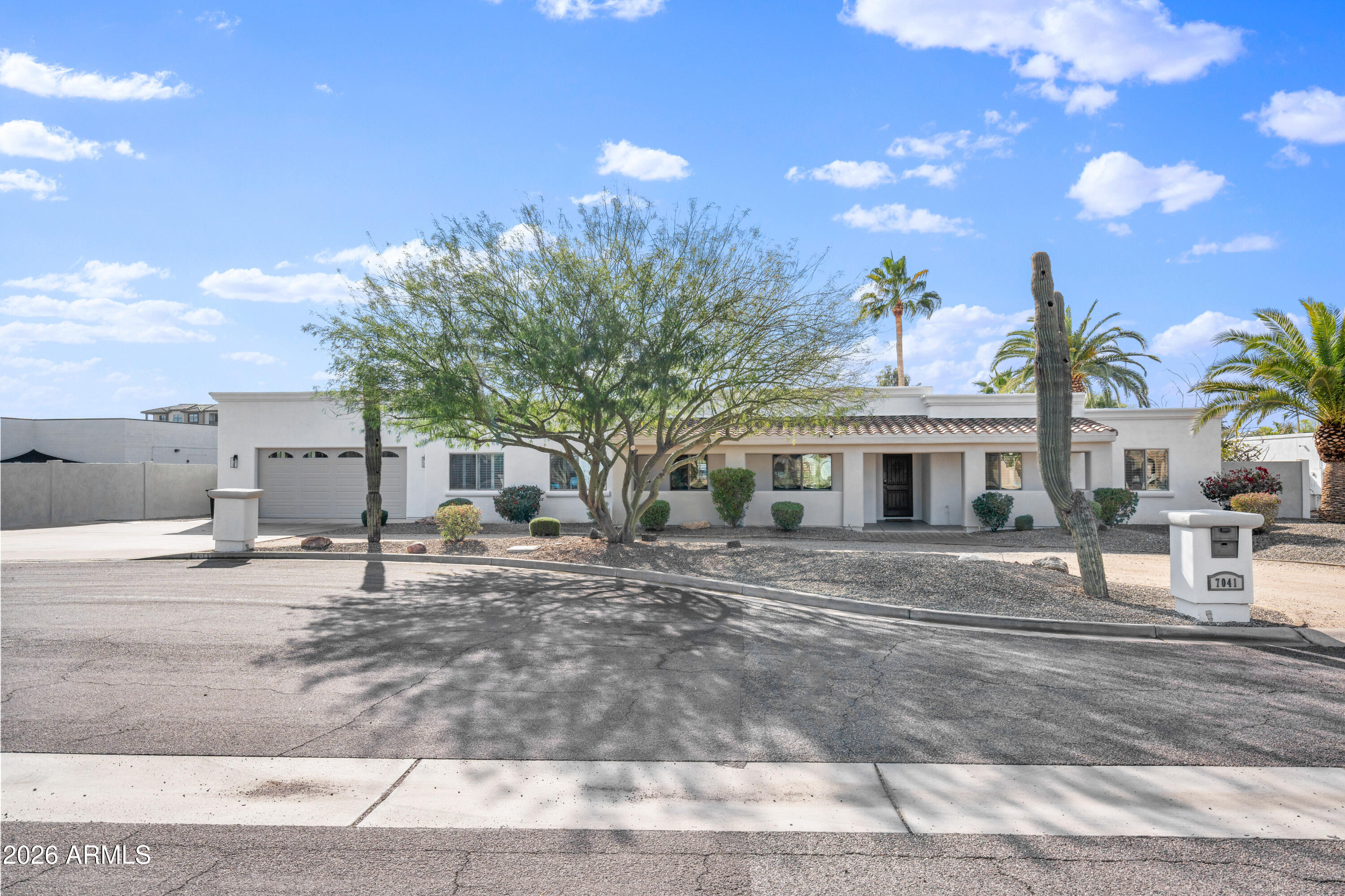 7041 East Presidio Road Scottsdale, AZ 85254 - Photo 2 of 44 3