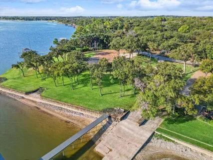 $999,999 | 12424 Lake Forest Drive, Azle, TX 76020