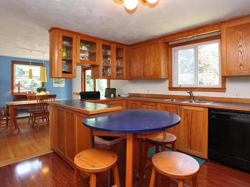 3 Carriage Hill Road Cape Elizabeth, ME 04107 - Photo 11 of 25 Kitchen.