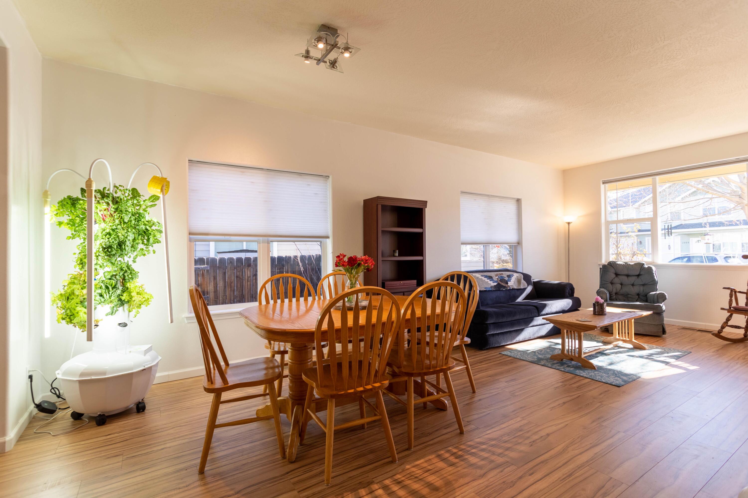 1012 Megan Lane Phoenix, OR 97535 - Photo 11 of 35 Dining