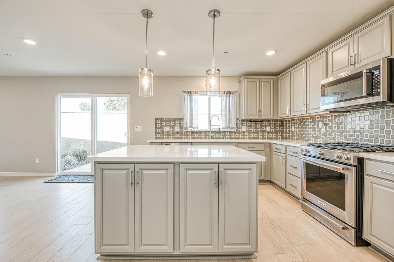 987 North Filbert Avenue Fresno, CA 93727 - Photo 11 of 38
