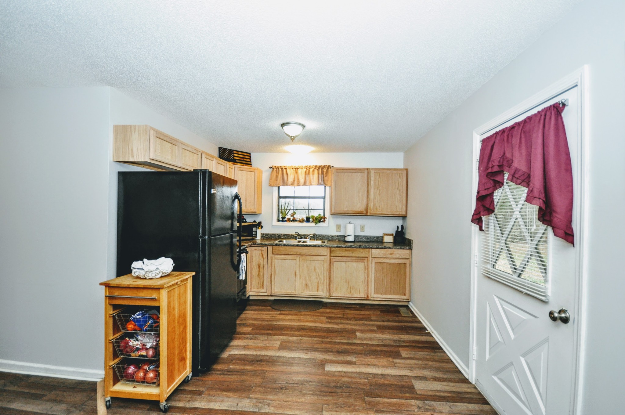 290 Lakeview Manor Road Springville, TN 38256 - Photo 24 of 36 a kitchen with stainless steel appliances granite countertop a refrigerator and a stove top oven