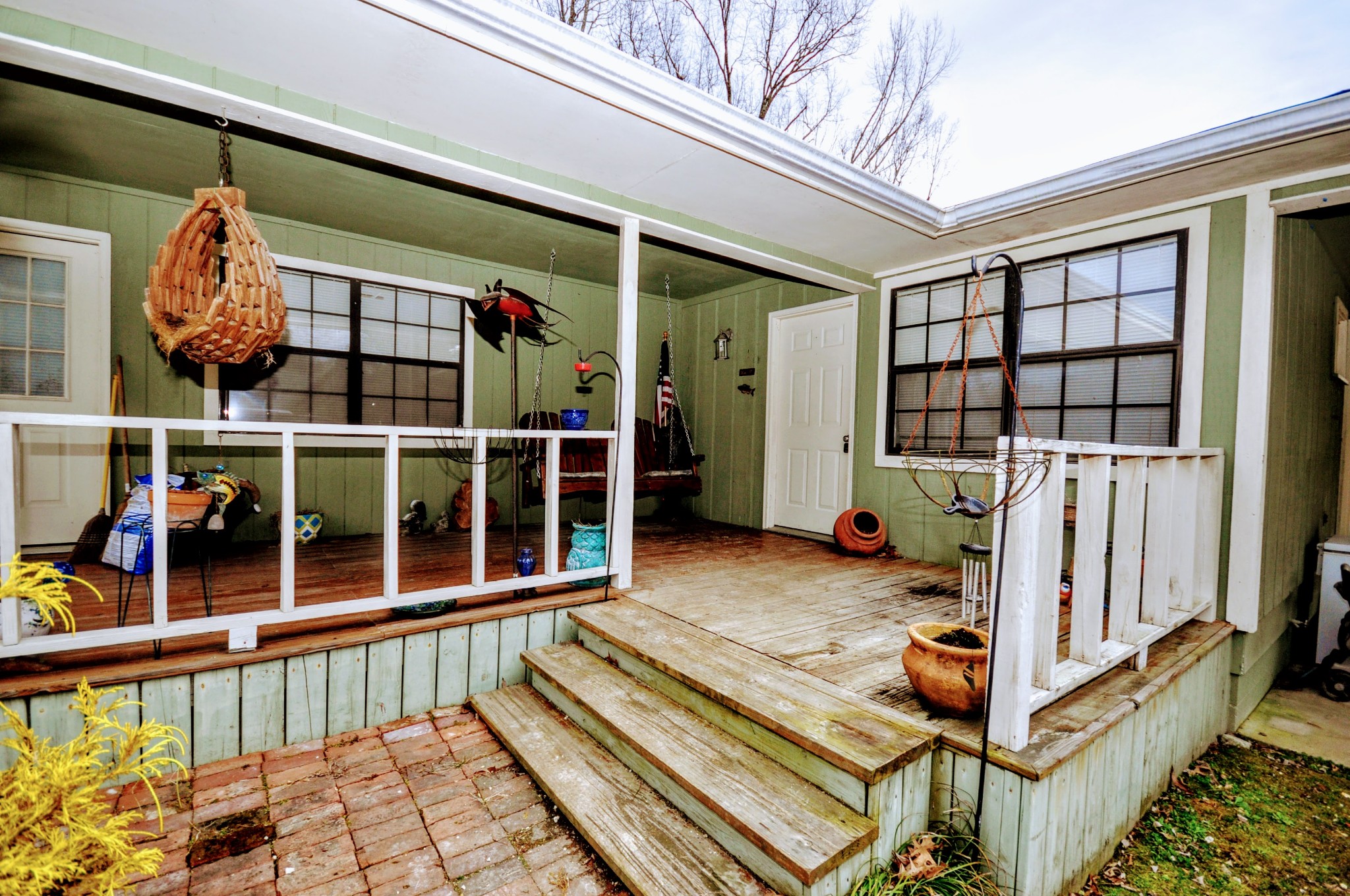 290 Lakeview Manor Road Springville, TN 38256 - Photo 27 of 36 a view of a balcony with chairs
