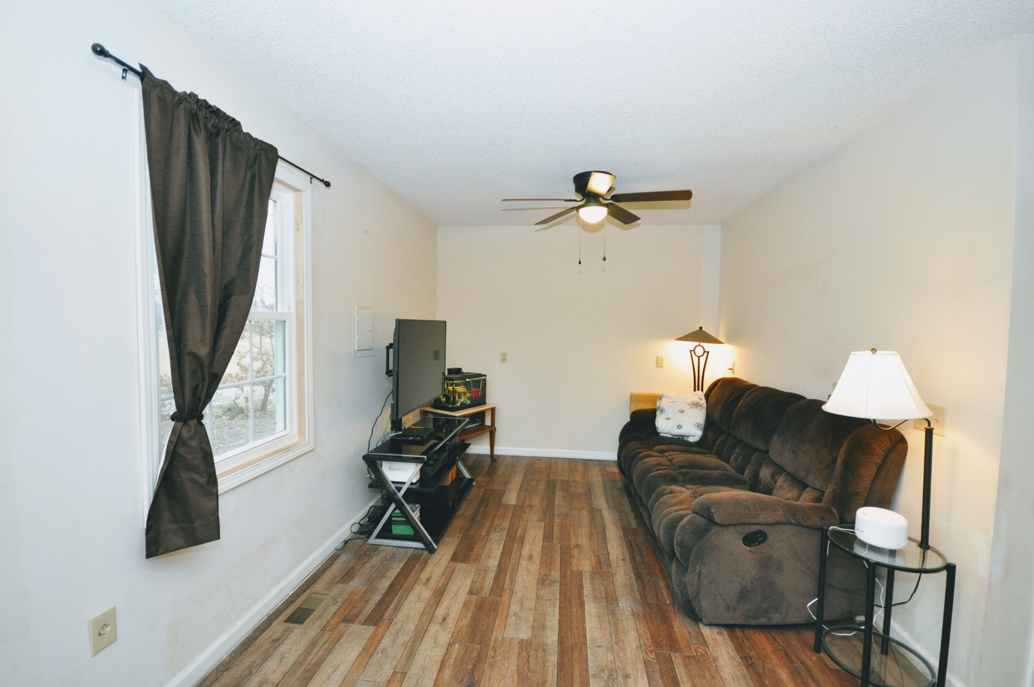 290 Lakeview Manor Road Springville, TN 38256 - Photo 5 of 36 a living room with furniture and a wooden floor