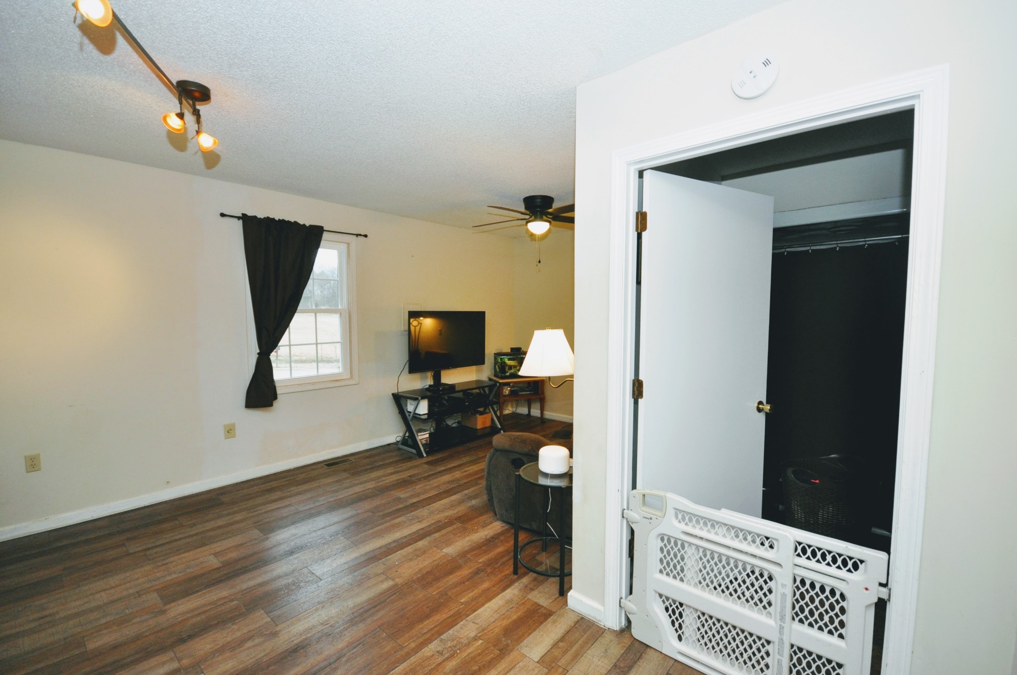 290 Lakeview Manor Road Springville, TN 38256 - Photo 7 of 36 a view of a livingroom with wooden floor and a flat screen tv