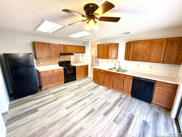 $1,699 | 1013 Abercorn, Schertz, TX 78154