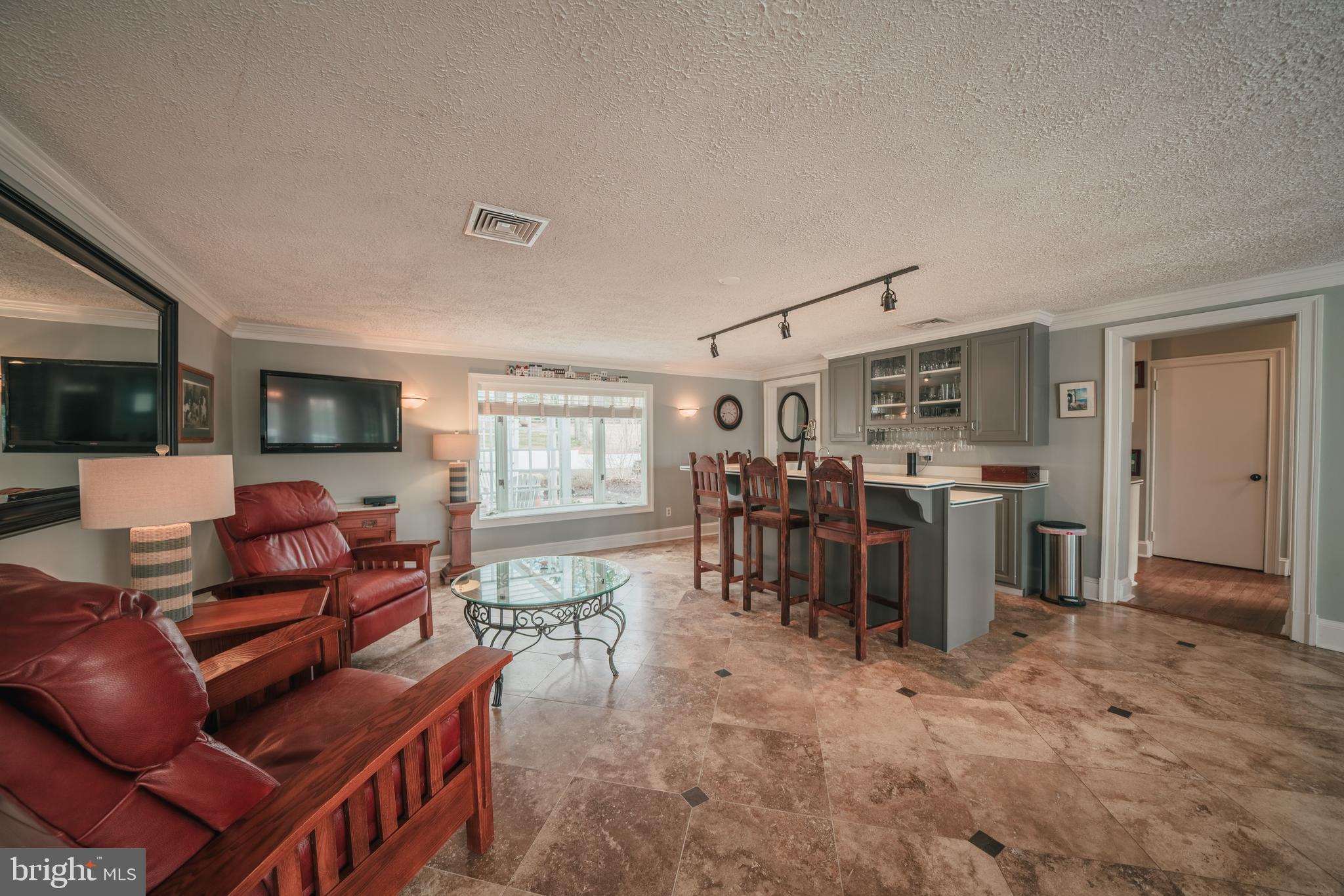 8262 Lees Ridge Road Warrenton, VA 20186 - Photo 12 of 32 Living Room
