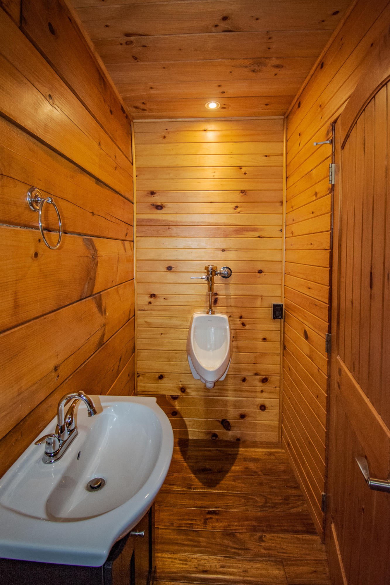 3600 Lynn Road Philadelphia, TN 37846 - Photo 20 of 37 a bathroom with a sink and a mirror