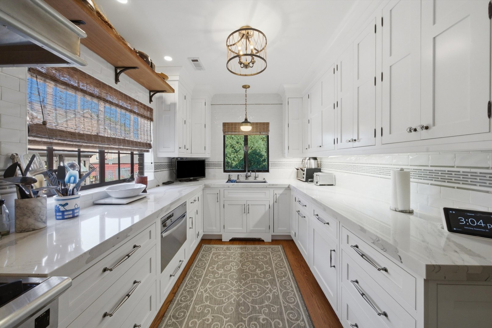 327 Selborne Road Riverside, IL 60546 - Photo 4 of 40 Gallery Image 4