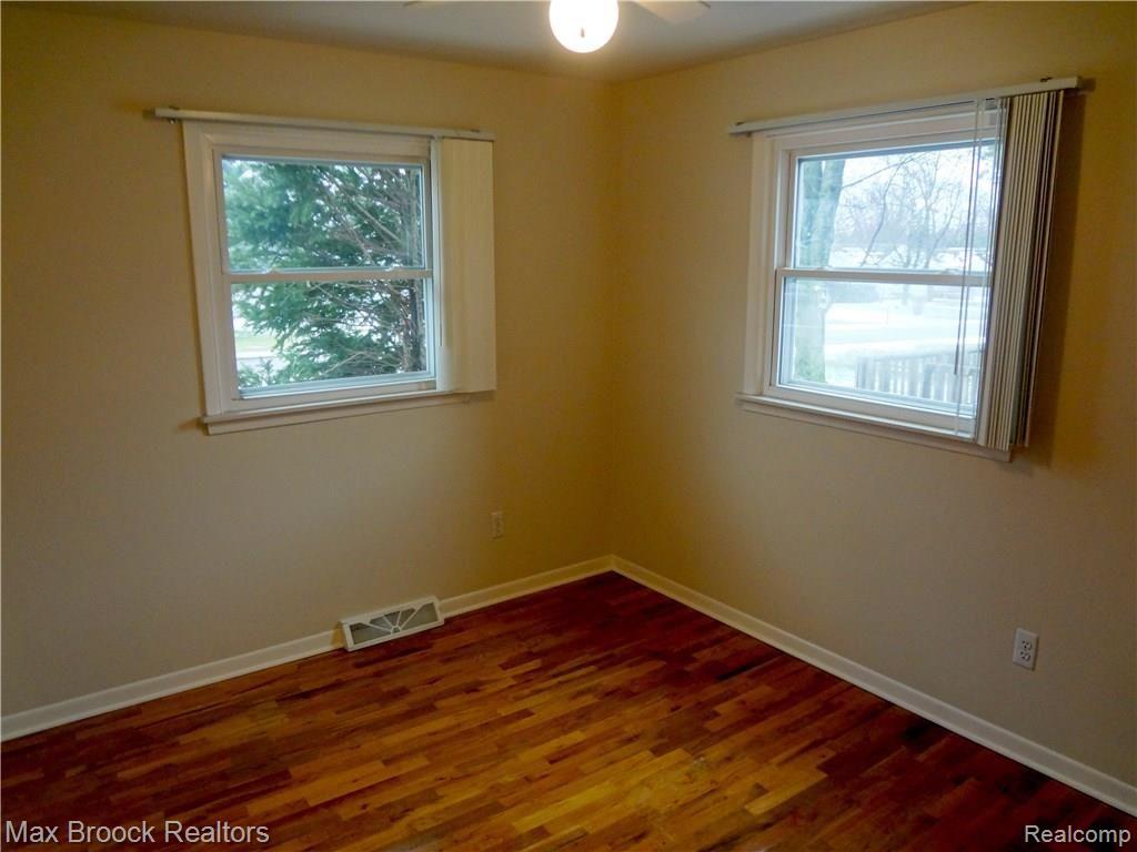 5415 Drayton Road Clarkston, MI 48346 - Photo 12 of 15 DSC05467.jpg