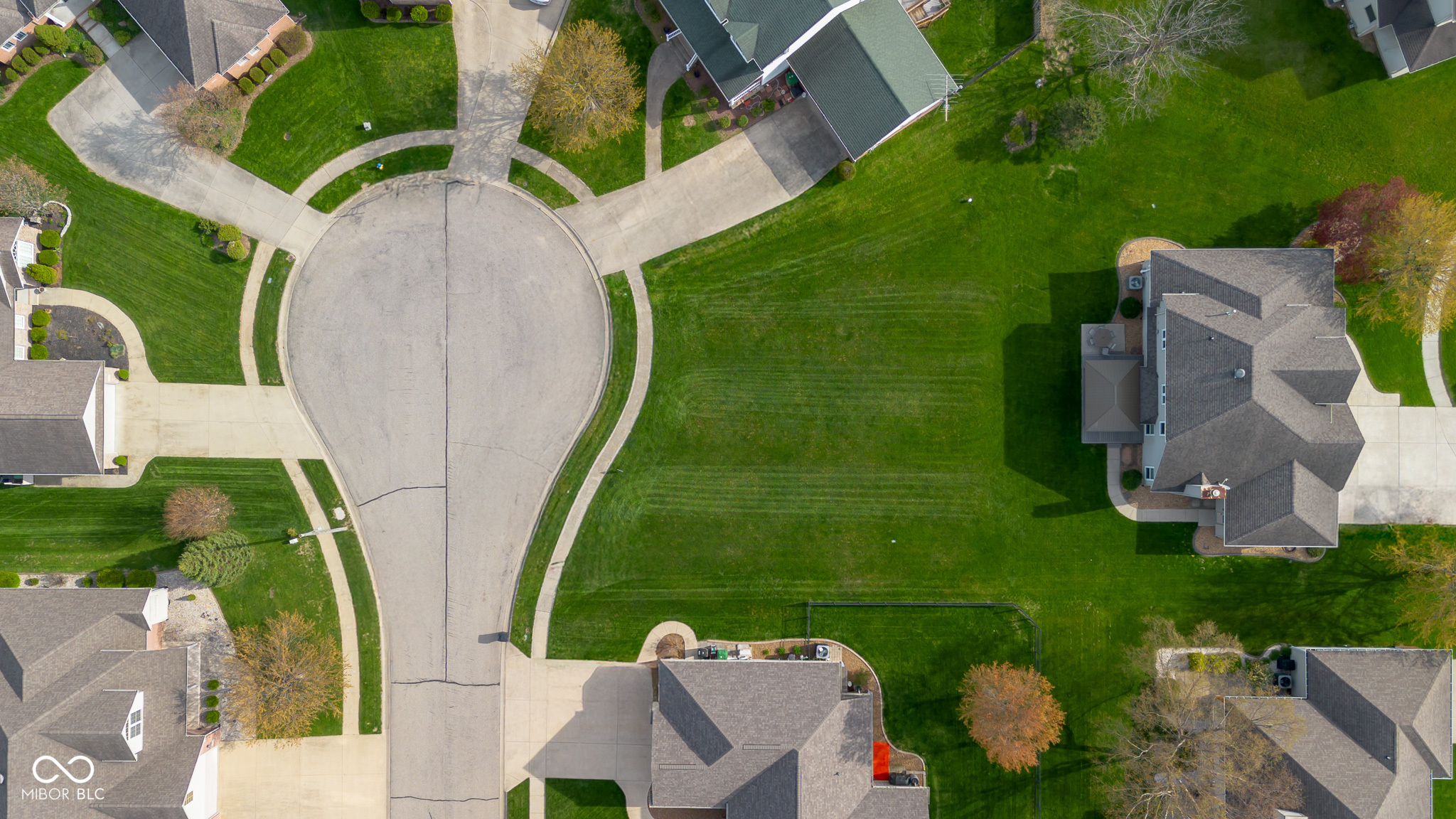 3210 Overlook Court Columbus, IN 47203 - Photo 2 of 5
