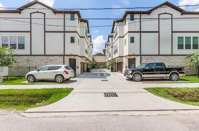 $2,700 | 5433 Kiam Street, Unit B, Houston, TX 77007