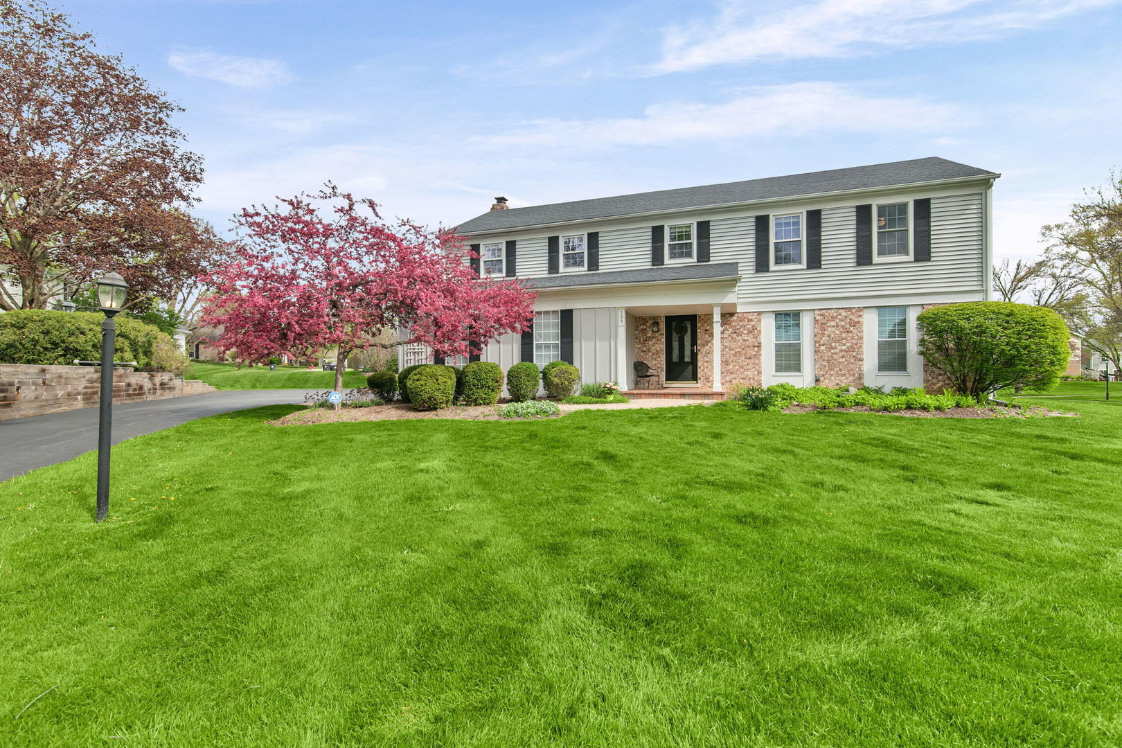 995 Georgetowne Lane Barrington, IL 60010 - Photo 1 of 27