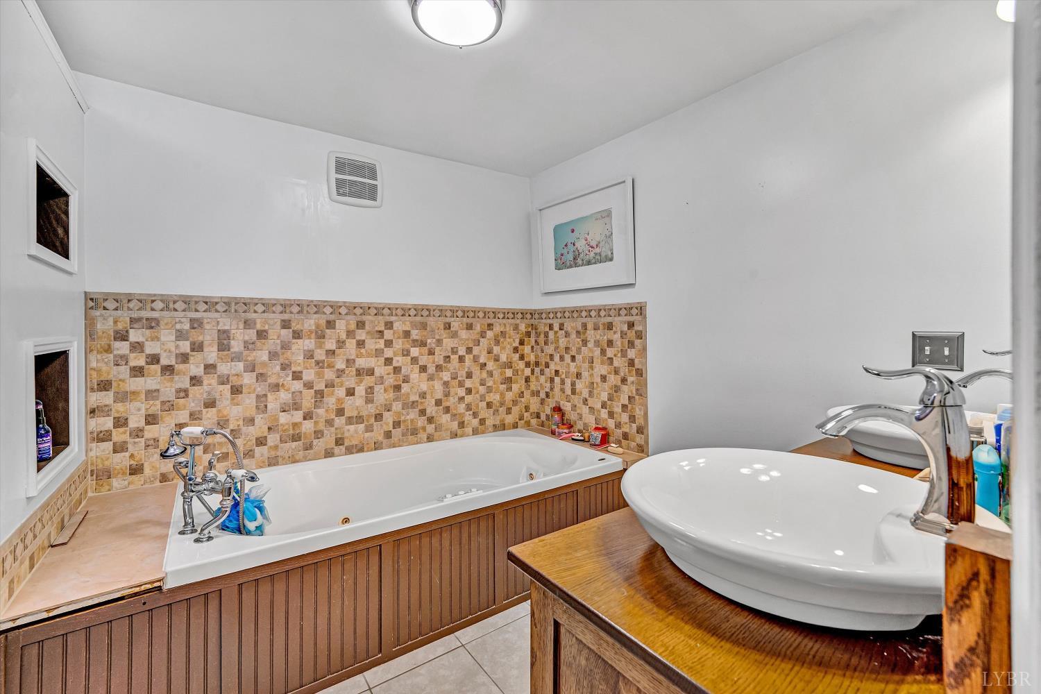 202 Chestnut Lane Amherst, VA 24521 - Photo 22 of 47 Gallery Image 22