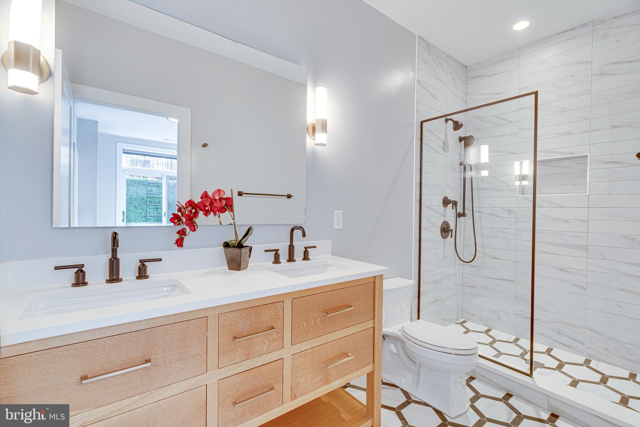 467 M Street Northwest, Unit 1 Washington, DC 20001 - Photo 25 of 43 Primary Full Bath