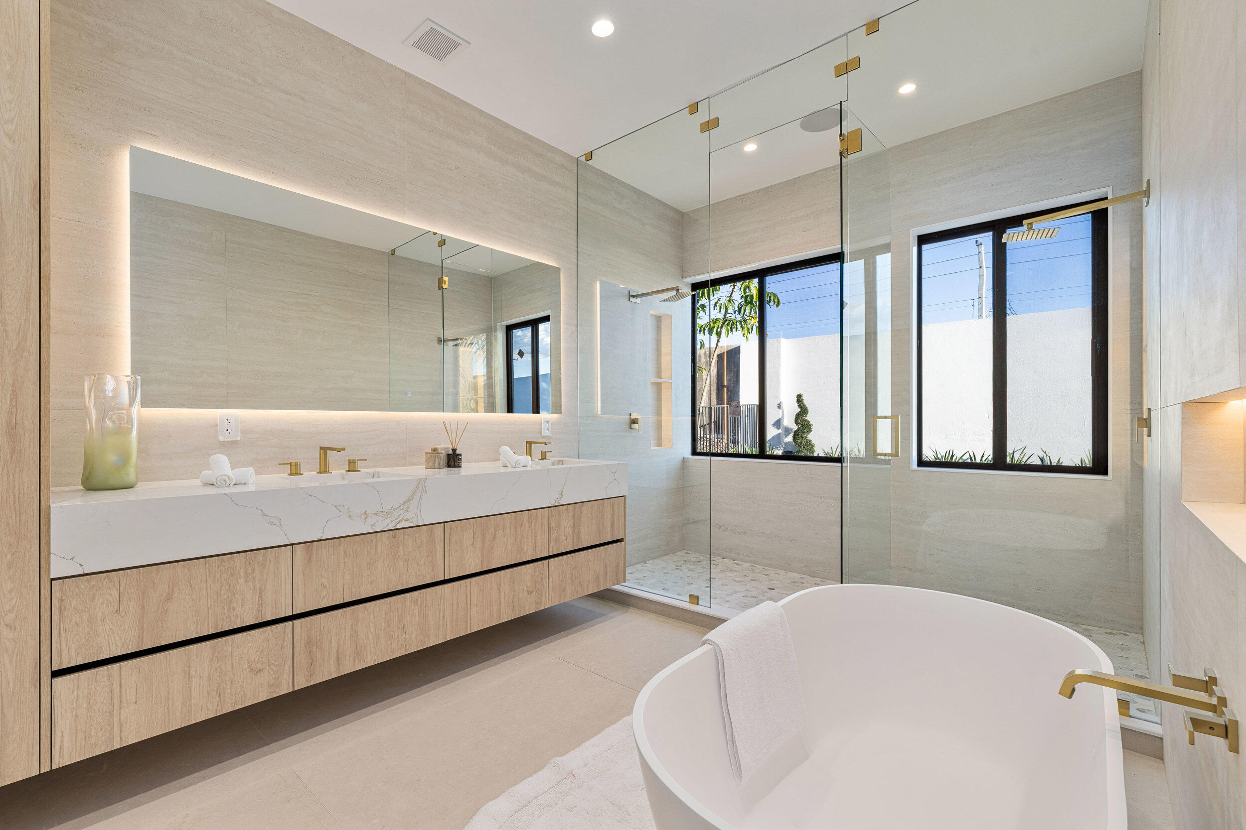 1740 Southwest 2nd Avenue Boca Raton, FL 33432 - Photo 21 of 38 Primary Bathroom