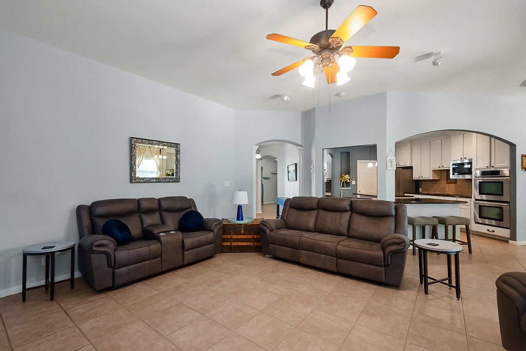 318 Sunrise Boulevard Angleton, TX 77515 - Photo 6 of 39