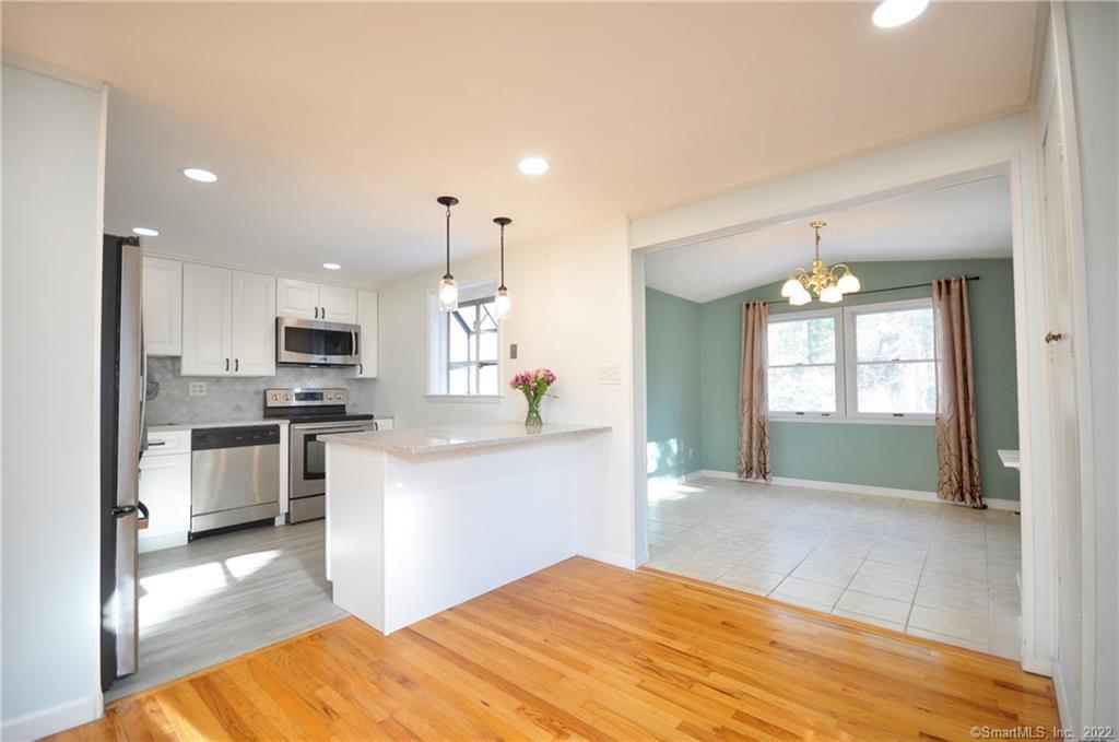 44 Simsbury Manor Drive Simsbury, CT 06089 - Photo 13 of 35