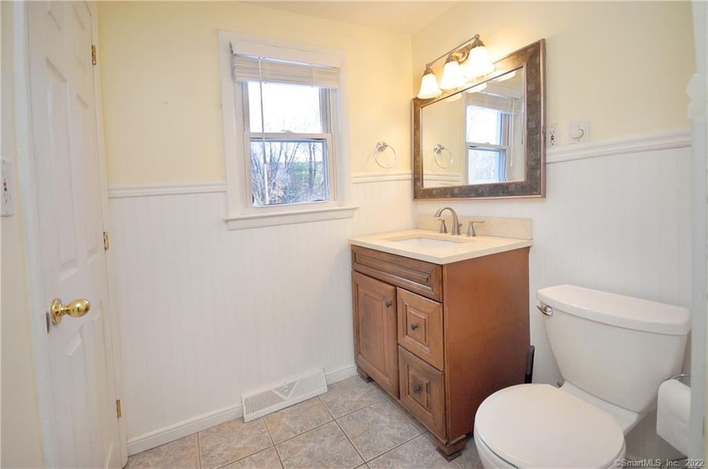 44 Simsbury Manor Drive Simsbury, CT 06089 - Photo 20 of 35 Shared Full Bathroom