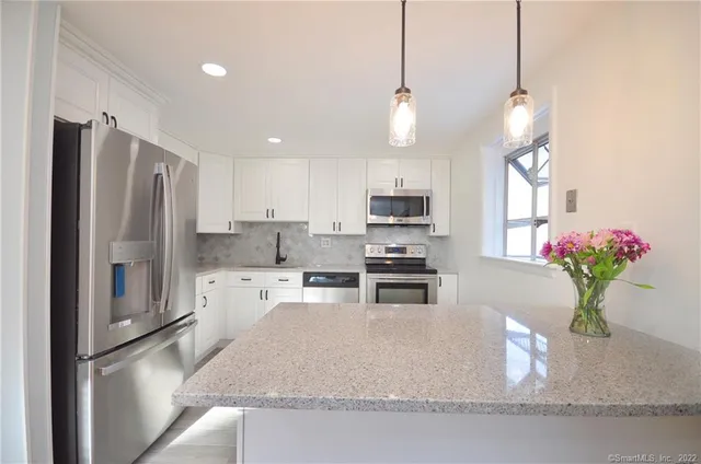 $450,000 | 44 Simsbury Manor Drive, Simsbury, CT 06089