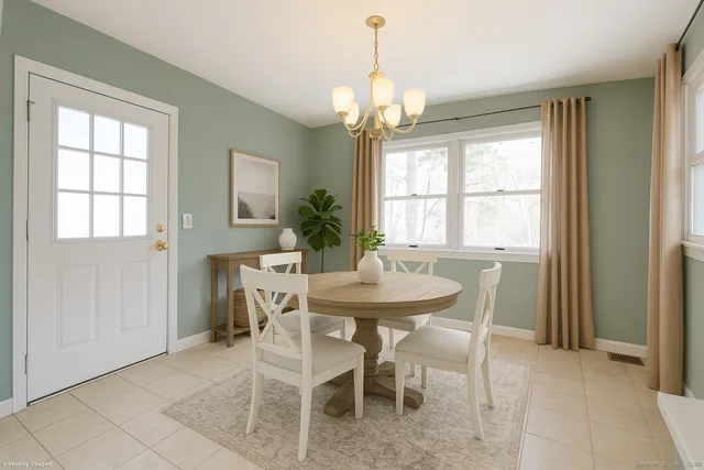 $450,000 | 44 Simsbury Manor Drive, Simsbury, CT 06089