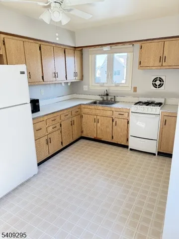 $2,100 | 172 Kanouse Street, Unit 2, Boonton, NJ 07005