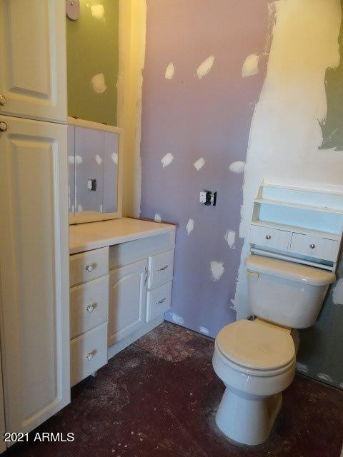 18328 Henry Coe Road Peeples Valley, AZ 86332 - Photo 20 of 27 Walk Out Area Bath