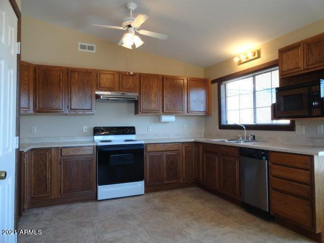 18328 Henry Coe Road Peeples Valley, AZ 86332 - Photo 4 of 27 Kitchen