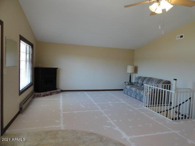 18328 Henry Coe Road Peeples Valley, AZ 86332 - Photo 6 of 27 Living Room