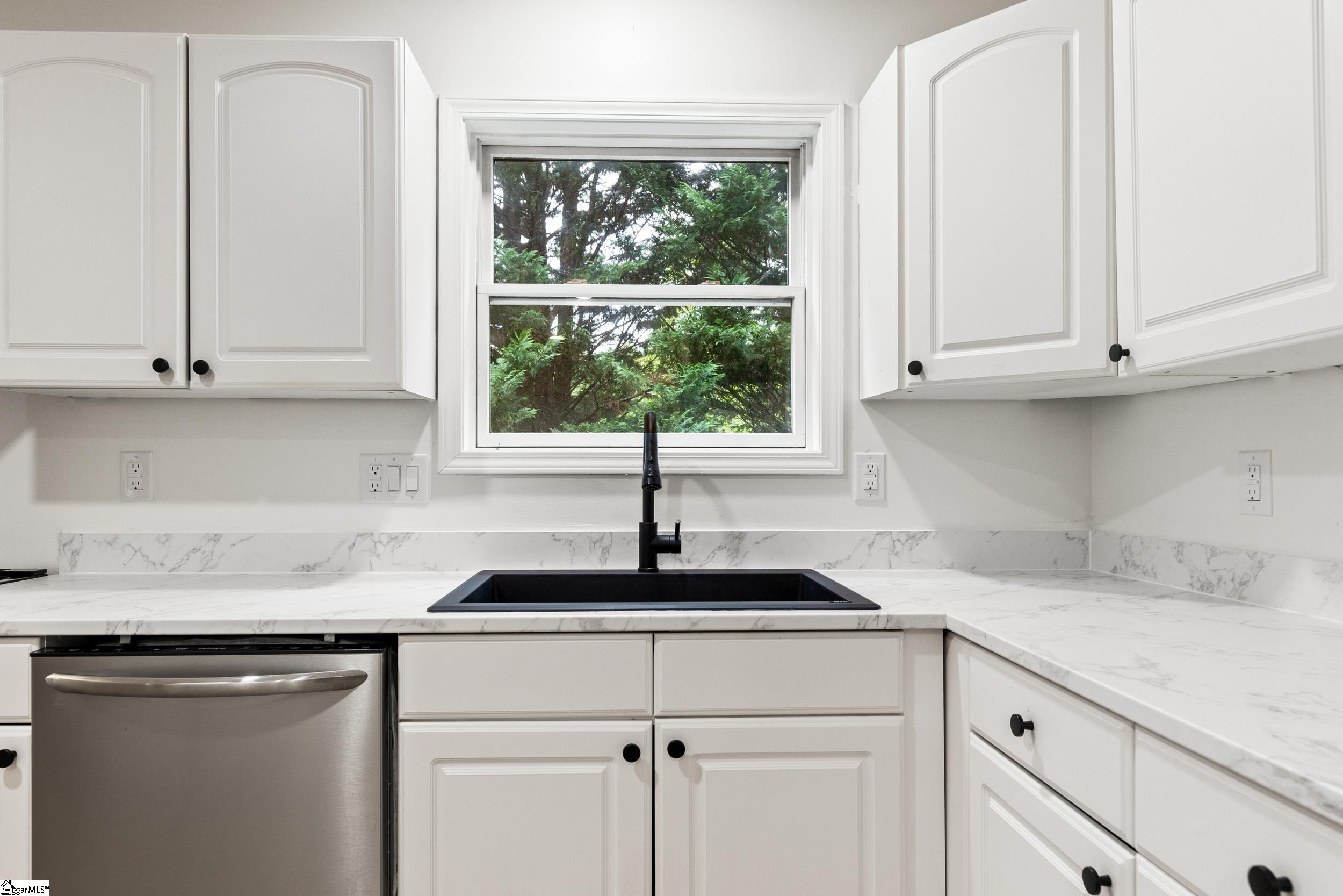 421 Wood Road Taylors, SC 29687 - Photo 10 of 30
