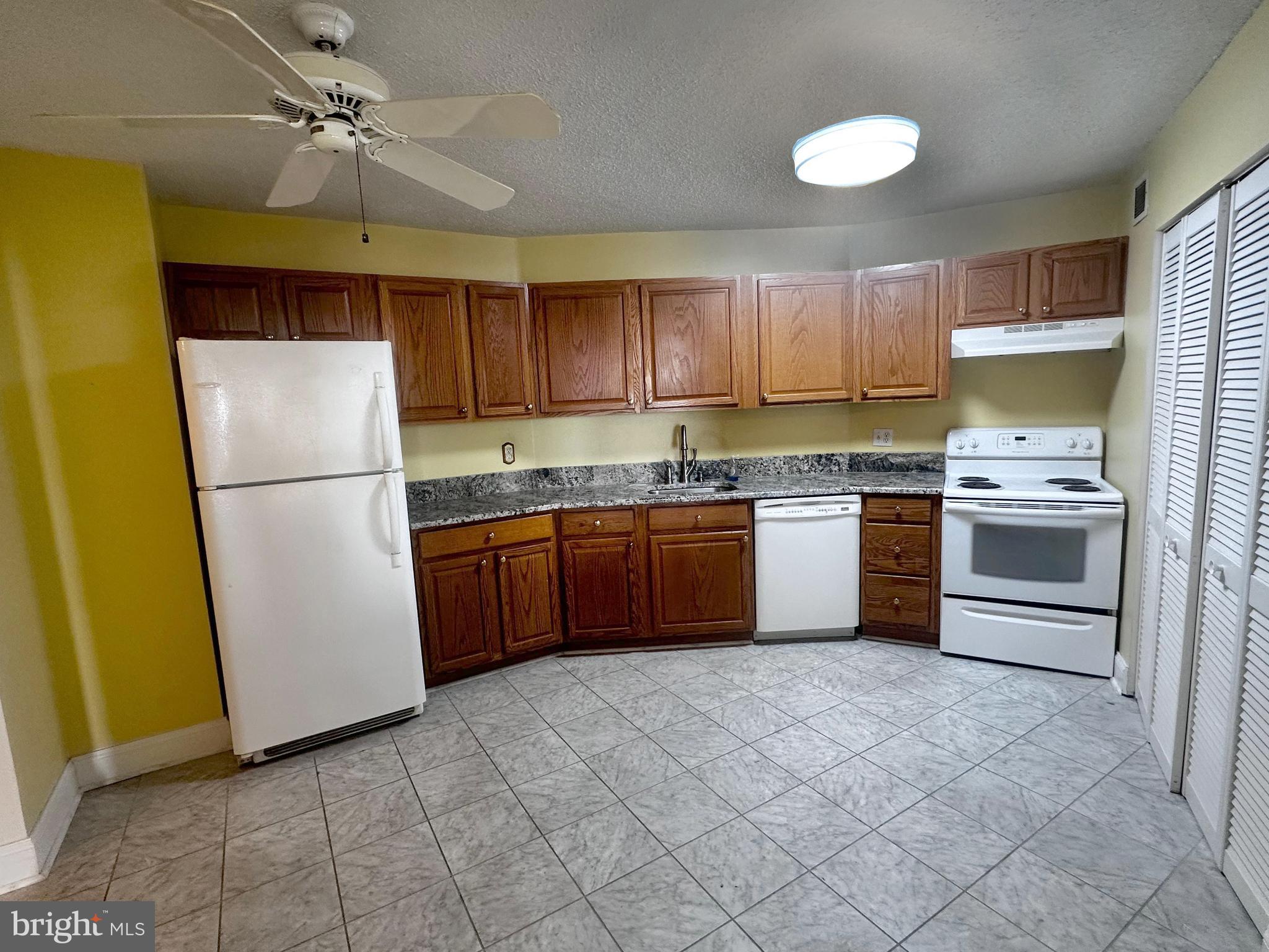205 East Joppa Road, Unit 1904 Baltimore, MD 21286 - Photo 5 of 12 Kitchen