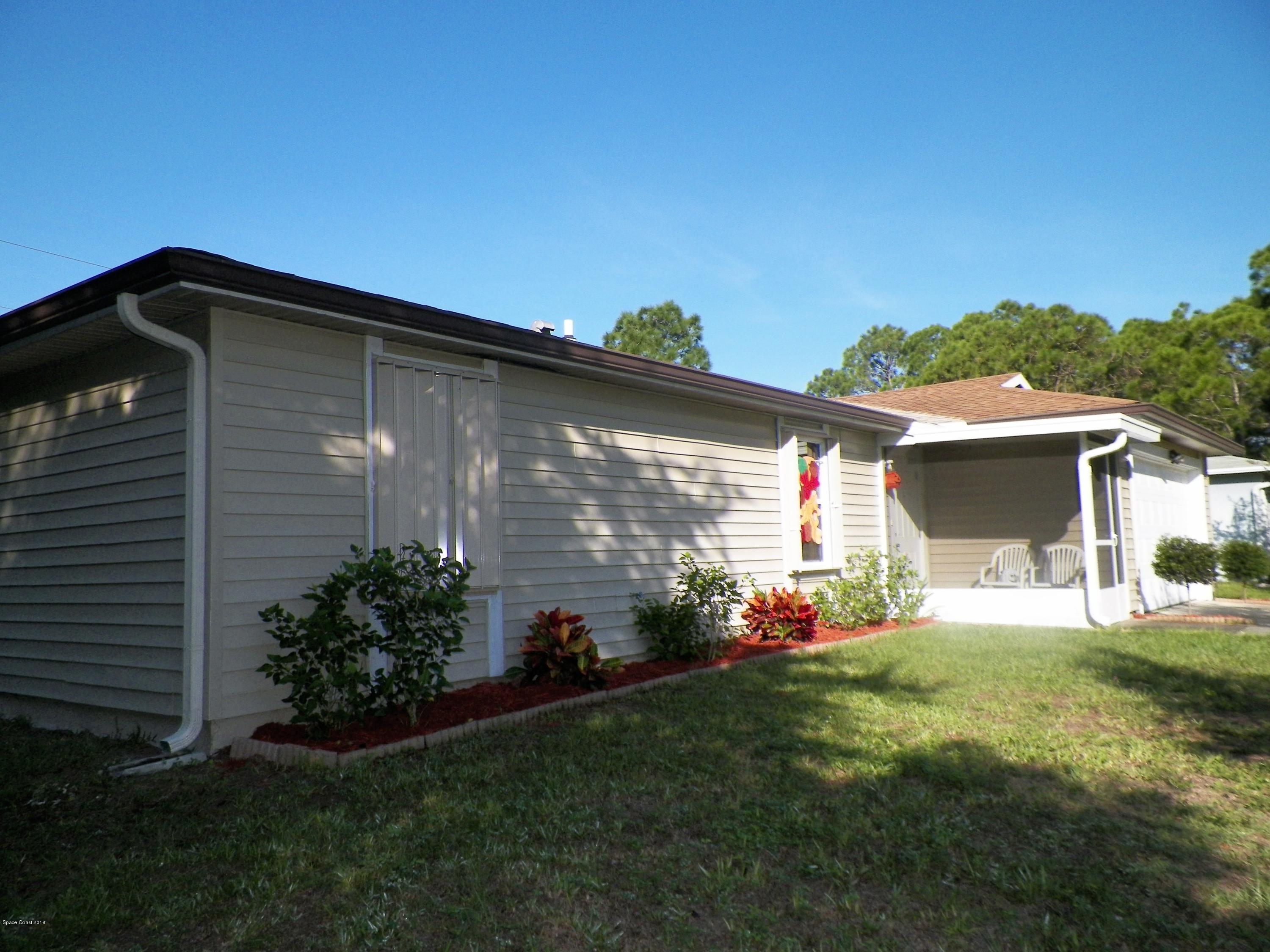 246 Sarah Road Southwest Palm Bay, FL 32908 - Photo 4 of 19 104_0200