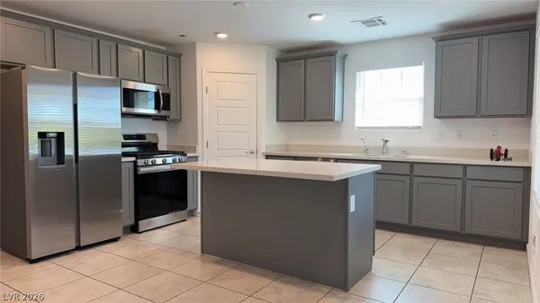 $2,000 | 699 Pickled Pepper Place, Henderson, NV 89011