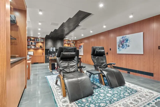 $3,295,000 | 530 Essex Road, Kenilworth, IL 60043