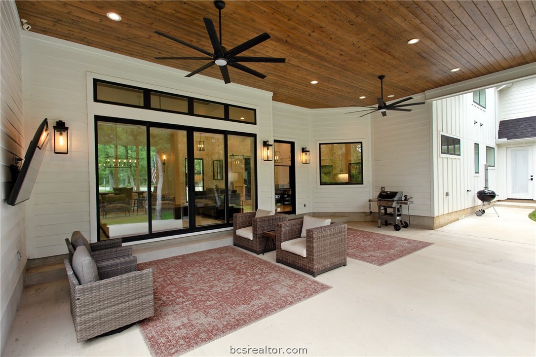 1629 Sawmill Road Franklin, TX 77856 - Photo 37 of 47 a living room with furniture and a flat screen tv