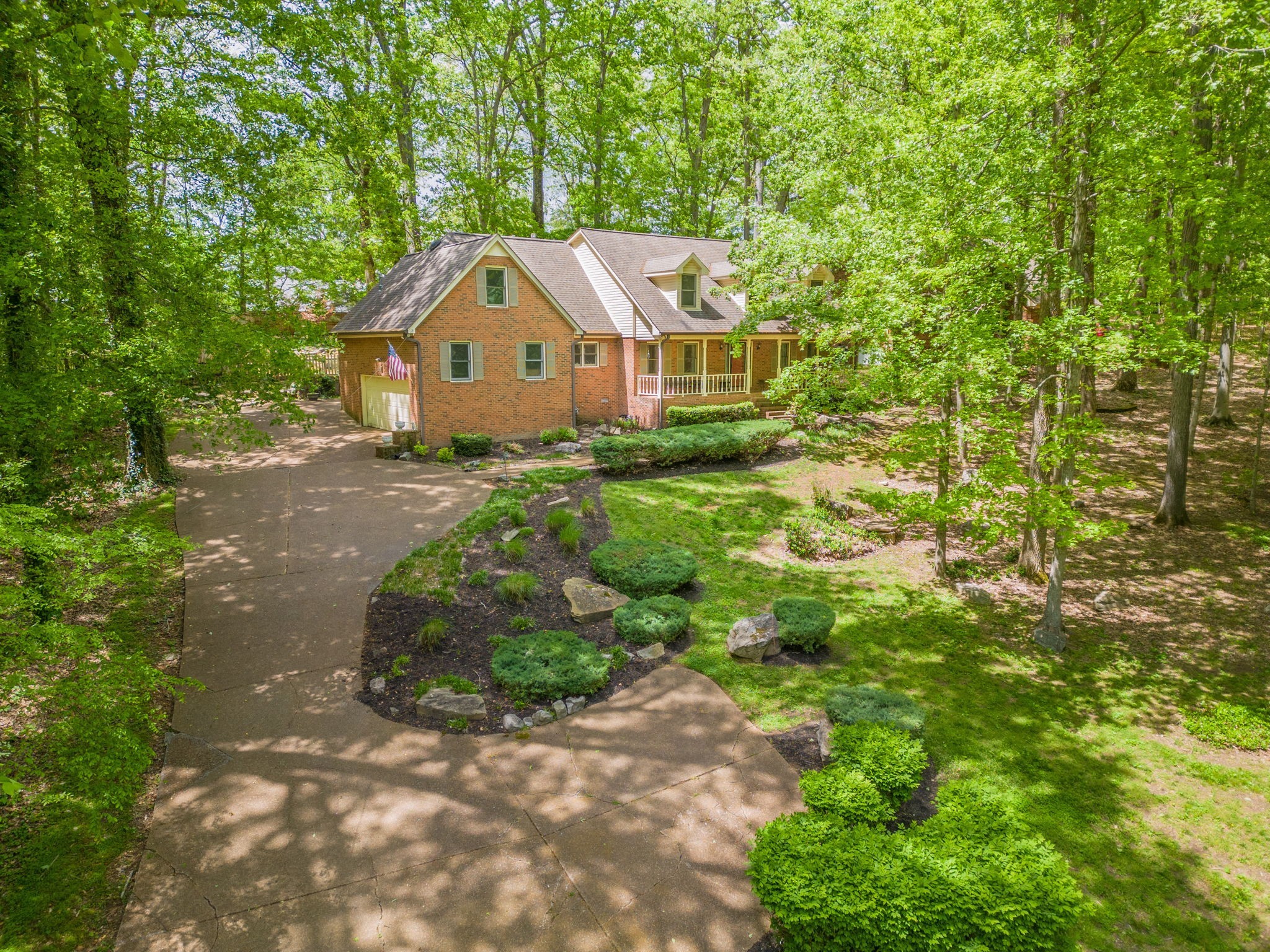 612 Fairway Trail Springfield, TN 37172 - Photo 3 of 50 a front view of a house with garden