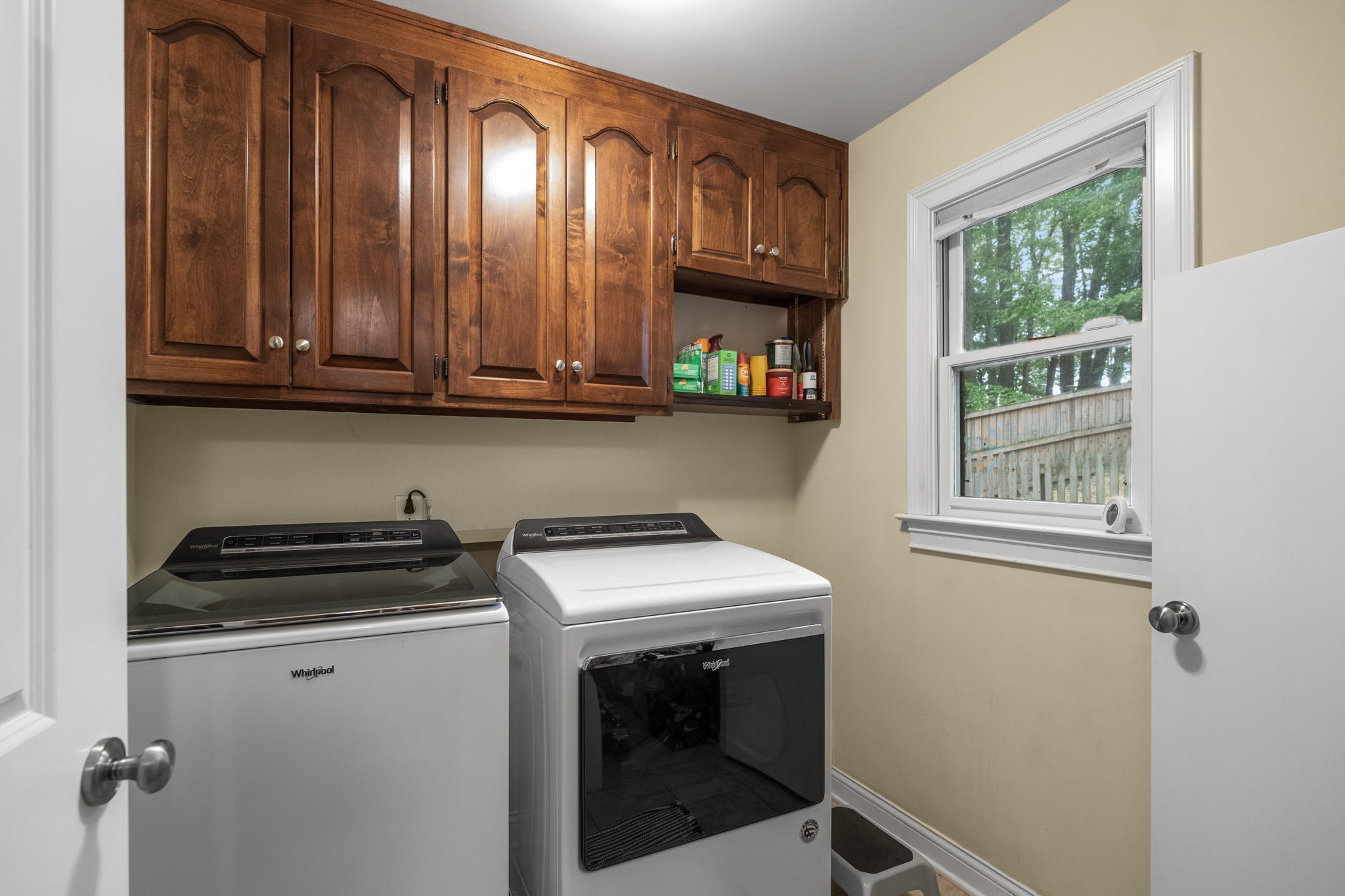 612 Fairway Trail Springfield, TN 37172 - Photo 38 of 50 a kitchen with stainless steel appliances granite countertop a stove a sink and a microwave
