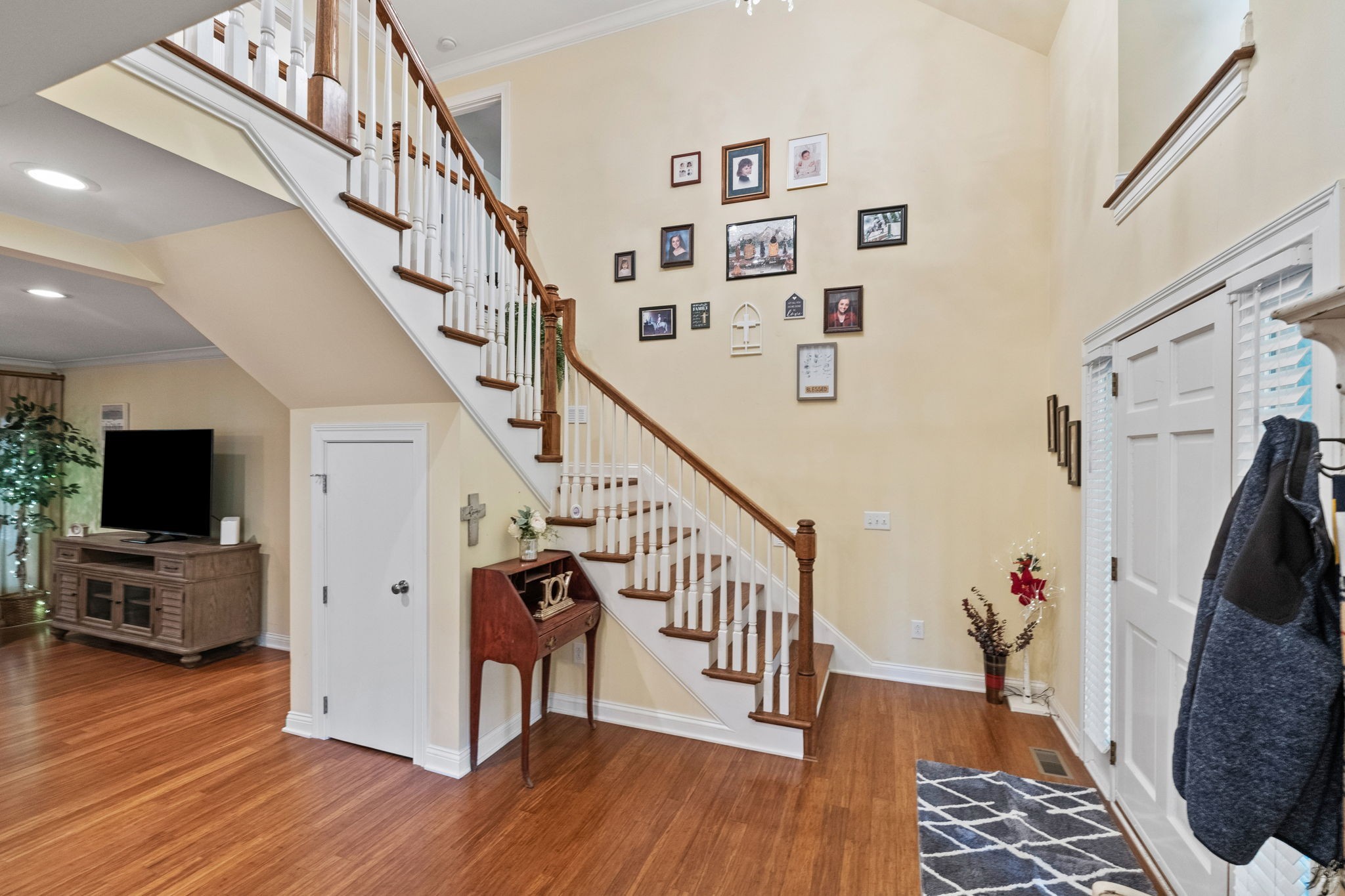 612 Fairway Trail Springfield, TN 37172 - Photo 6 of 50 a view of entryway with wooden floor