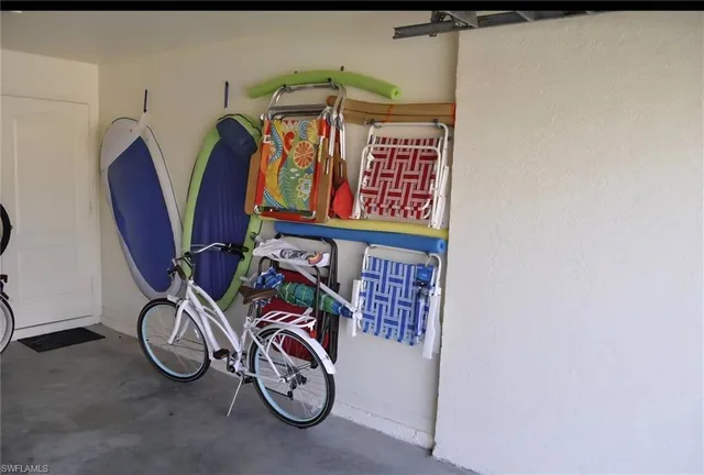 a view of an entryway with a livingroom