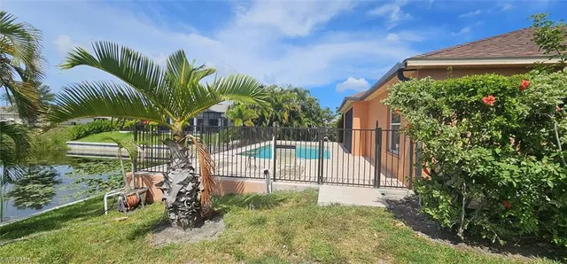 a view of a backyard with plants