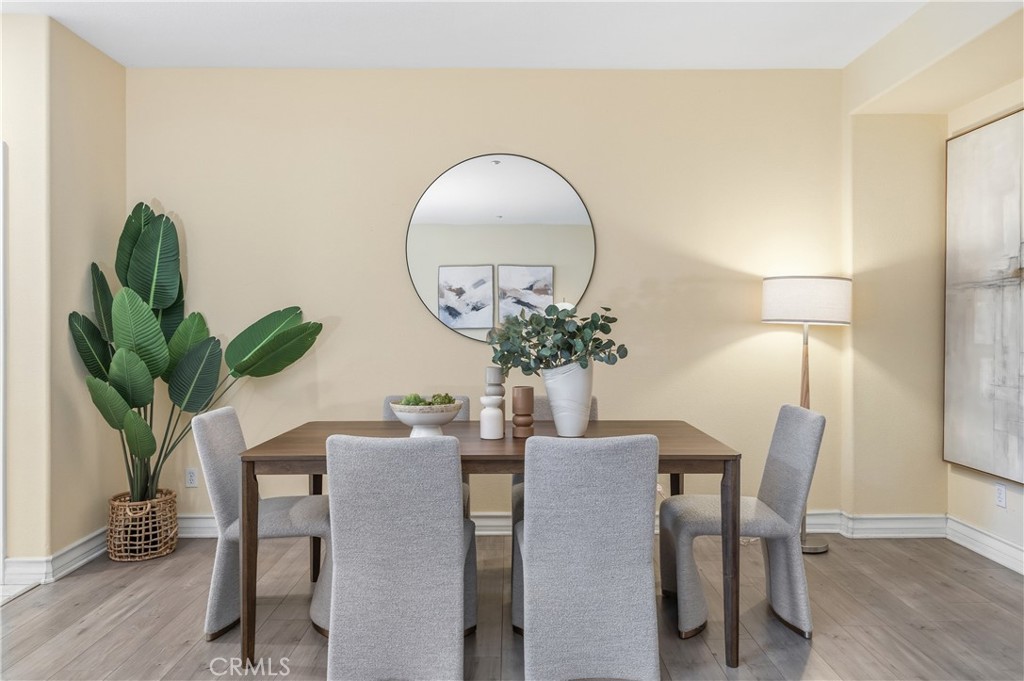 123 Chantilly Irvine, CA 92620 - Photo 12 of 31 a dining room with furniture and a potted plant
